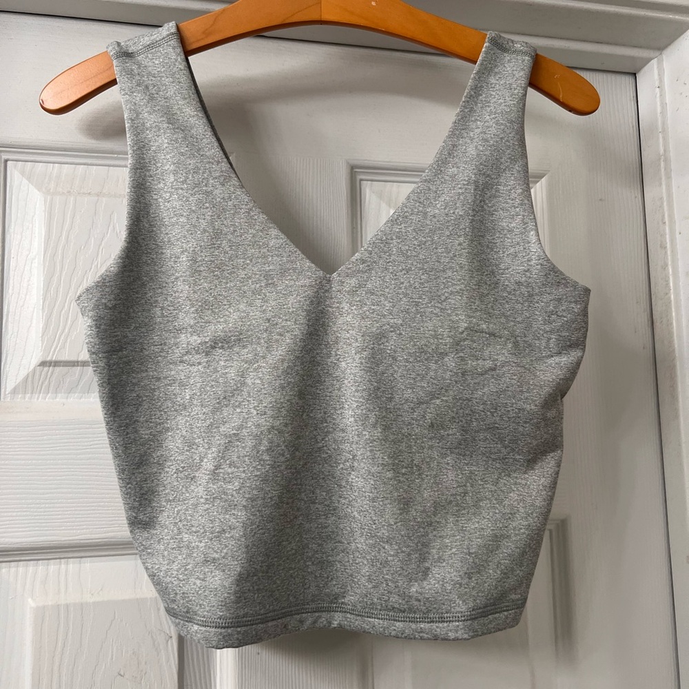 NWOT Old Navy Gray Active V Neckline Crop Top 
Size Medium